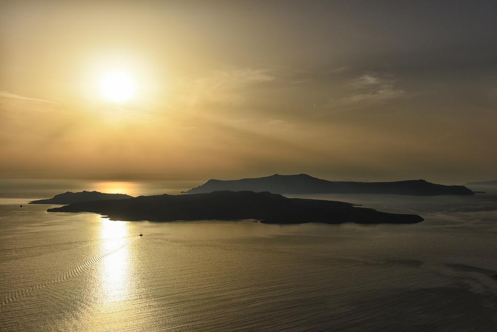 Lilium Hotel Santorini Fira  Eksteriør bilde